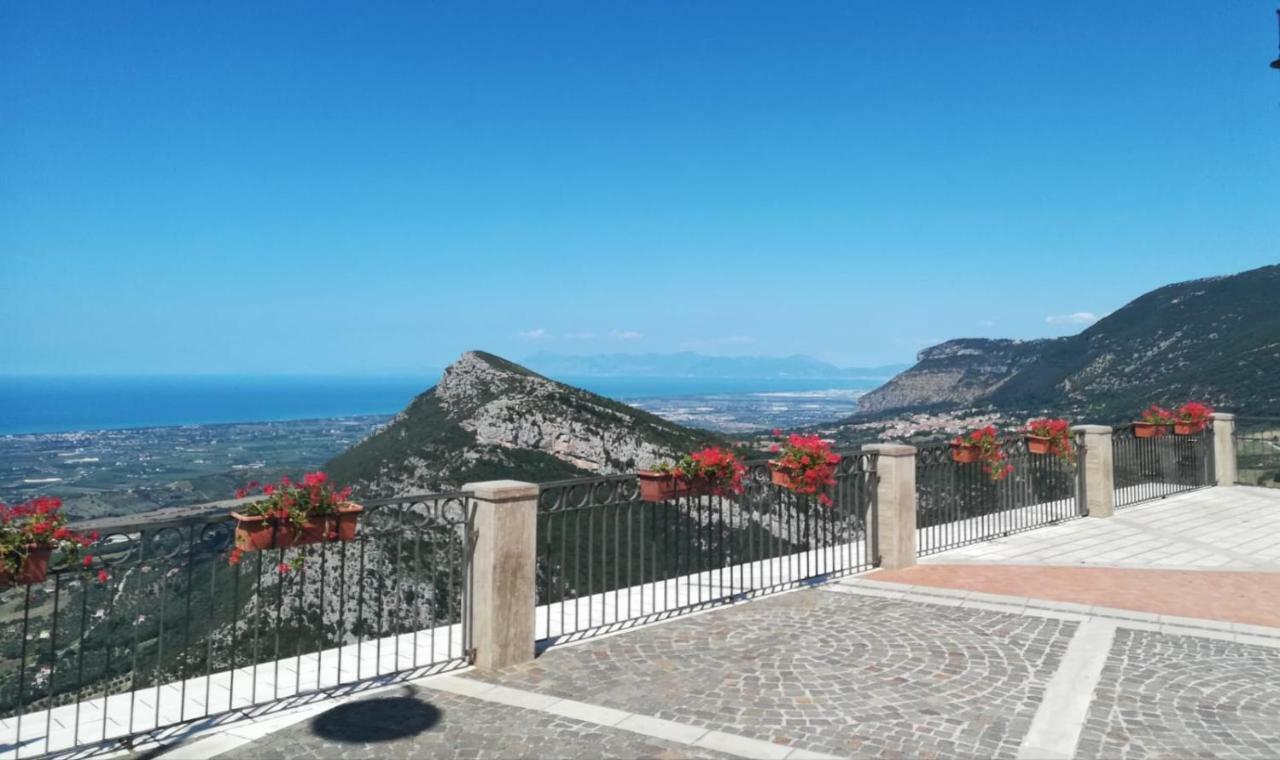 Appartamento "Il Geranio" Trentinara Exterior foto